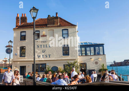 England, Hampshire, Portsmouth, Bath Square, The Still & West Pub Stock Photo