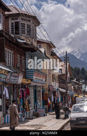 Main street of Pahalgam with Himalayan foothills in the background Stock Photo