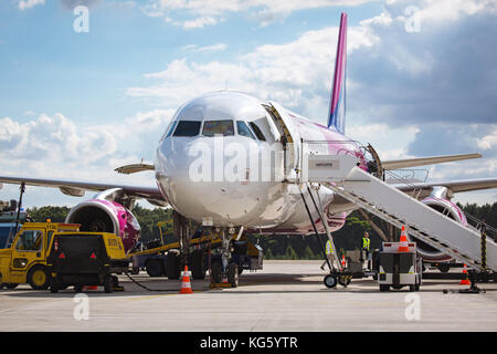 Wizz Air Airbus A320-232 (HA-LYR) preparing for boarding and take off to London Luton Airport from Szczecin Goleniow Airport in Poland Stock Photo