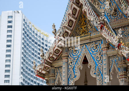 Old-new juxtaposition of architectural styles between Wat Suan Phlu temple and Shangri-la Hotel in backdrop, Bang Rak District, Bangkok, Thailand. Stock Photo