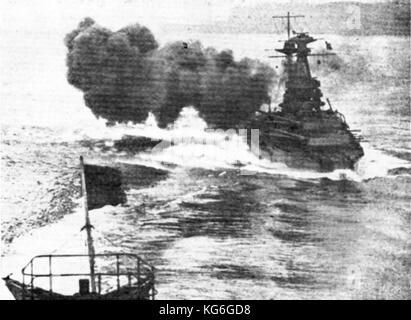 1916  the British warship 'Royal Sovereign'  (launched 1915) firing a volley of fifteen inch guns. (Revenge Class) - (R Class) Stock Photo