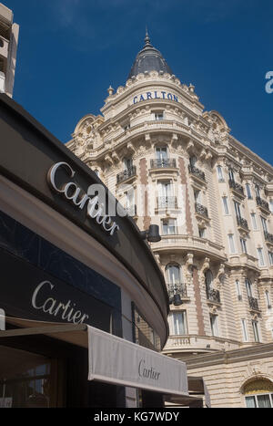 Exterior of Carlton Intercontinental luxury Hotel, Cartier jewellery store in foreground, Cannes, Cote d'Azur, Provence-Alpes-Cote d'Azur, France. Stock Photo