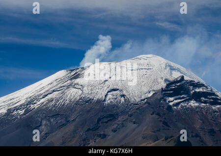 The Popocatépetl volcano, known colloquially as El Popo, from Paso de Cortés. Credit: Karal Pérez / Alamy Stock Photo