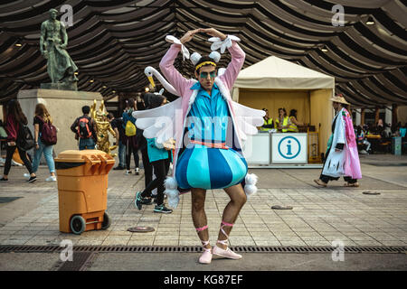 Barcelona, Spain. 4th November, 2017.  A cosplayer dressed as his favorite character attends the 23rd Salon Manga de Barcelona Credit: Matthias Oesterle/Alamy Live News Stock Photo