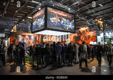 Paris, France. 4th Nov, 2017. General view of the Paris games week fair.The biggest game convention, Paris Games Week, took place at Paris Expo The event open to public from Nov. 1 to Nov. 5, 2017. Major game companies, Sony, Ubisoft, Xbox, Nintendo, showcases new released, unreleased games and technologies at the event. Hundreds of thousands of gamers and developers have visited the place. Credit: SOPA/ZUMA Wire/Alamy Live News Stock Photo