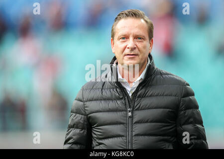 Leipzig, Germany. 04th Nov, 2017. Hanover's sport director Horst Heldt at the German Bundesliga soccer match between RB Leipzig and Hanover 96 in the Red Bull Arena in Leipzig, Germany, 04 November 2017. Credit: Jan Woitas/dpa-Zentralbild/dpa/Alamy Live News Stock Photo
