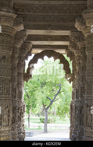 Carved pillars of the Sun Temple. Built in 1026 - 27 AD during the reign of Bhima I of the Chaulukya dynasty, Modhera village of Mehsana district, Guj Stock Photo