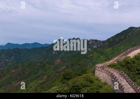 View of a strecht of the Great Wall of China and the surrounding mountains in Mutianyu, China. Stock Photo