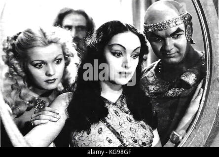 FLASH GORDON 1936 Universal Pictures film with from left Priscilla Lawson, Jean Rogers and  Duke York Stock Photo