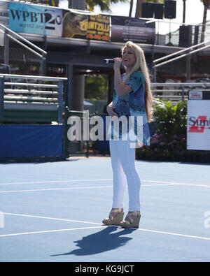 Delray Beach, FL, USA. 04th Nov, 2017. Ariel Rose participates in the 28th Annual Chris Evert/Raymond James Pro-Celebrity Tennis Classic at Delray Beach Tennis Center on November 4, 2017 in Delray Beach, Florida. People: Ariel Rose Transmission Ref: MNC007 Credit: Hoo Me.Com/Media Punch/Alamy Live News Stock Photo