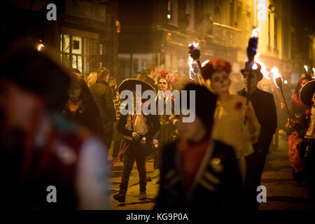 Lewes, UK 4th Nov. 2017 Bonfire night / Guy Fawkes Night in the East Sussex town of Lewes Credit: Beren Patterson/Alamy Live News Stock Photo