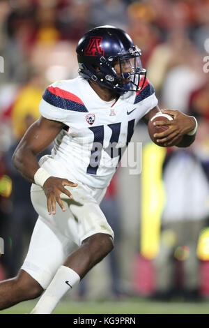 Los Angeles, CA, USA. 4th Nov, 2017. November 4, 2017: Arizona Wildcats quarterback Khalil Tate (14) rushes on a keeper play in the game between the Arizona Wildcats and the USC Trojans, The Los Angeles Memorial Coliseum in Los Angeles, CA. Peter Joneleit Credit: Peter Joneleit/ZUMA Wire/Alamy Live News Stock Photo