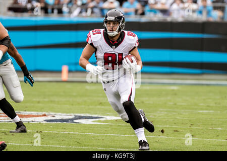 Charlotte, North Carolina, USA. 26th Oct, 2017. Atlanta Falcons tight end Austin Hooper (81) during game action at Bank of America Stadium in Charlotte, NC. Carolina Panthers go on to win 20 to 17 over the Atlanta Falcons. Credit: Jason Walle/ZUMA Wire/Alamy Live News Stock Photo