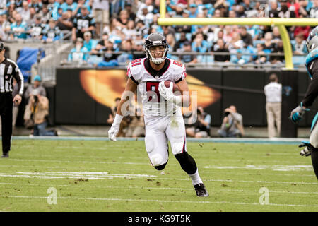Charlotte, North Carolina, USA. 26th Oct, 2017. Atlanta Falcons tight end Austin Hooper (81) during game action at Bank of America Stadium in Charlotte, NC. Carolina Panthers go on to win 20 to 17 over the Atlanta Falcons. Credit: Jason Walle/ZUMA Wire/Alamy Live News Stock Photo