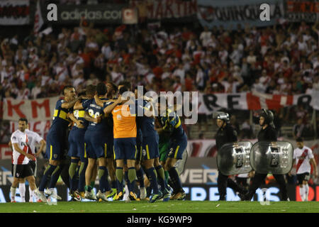 Buenos Aires, Argentina. 5th Nov, 2017. Players of Boca Juniors celebrates after the derby with River Plate this Sunday on Monumental Stadium of Buenos Aires, Argentina. ( Credit: Néstor J. Beremblum/Alamy Live News Stock Photo