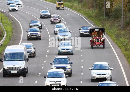 Competitors in the vintage automobiles negotiate the busy A23 into Brighton during the London to Brighton Veteran Car Run. 05 Nov 2017 Stock Photo