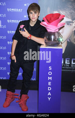 MIAMI, FL - AUGUST 07:  (Daily UK) Young sweethearts Justin Bieber and Selena Gomez have reportedly broken up after the Disney star told Justin she didn't approve of his new hip-hop music friends. The Wizards Of Waverley Place star, who has been dating the Baby singer since the start of the year, has allegedly dumped the 17-year-old teen sensation because she is worried about the influence his new friends are having on him. In recent weeks, Justin has been spending more time publicly with Sean Kingston, rapper Lil Wayne, and singer Chris Brown who has a new song with the Canadian teenager. Chr Stock Photo