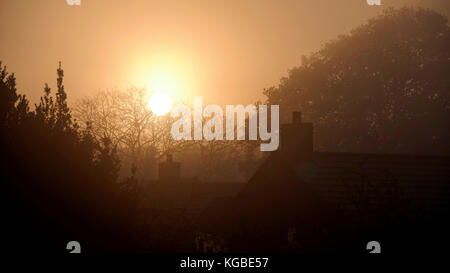 Ashbourne, Derbyshire. 6th Nov, 2017. UK Weather: misty frosty sunrise over Ashbourne Derbyshire, the gateway to the Peak District National Park, England UK Credit: Doug Blane/Alamy Live News