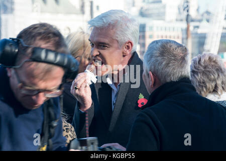 London, England, UK. 6th Nov, 2017. Phillip Schofield preparing a piece to camera outside the This Morning Studios on London's South Bank Credit: Benjamin John/ Alamy Live News Stock Photo