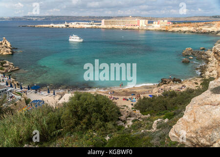 Paradise Bay und Paradise Bay Resort Hotel, Cirkewwa  Malta | Paradise Bay and  Paradise Bay Resort Hotel, Cirkewwa, Malta Stock Photo