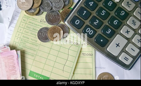 Receipt Rupiah Payment receipt calculation with Indonesia rupiah in dirty table Stock ...