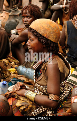 DIMEKA, OMO VALLEY, ETHIOPIA - JULY 27: The woman from Hamer people on the local marketplace in Dimeka, Omo valley in July 27, 2013 Stock Photo