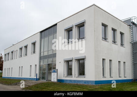Brumby, Germany. 7th Nov, 2017. View of the entrance building of the company Weckenmann in Brumby, Germany, 7 November 2017. The state of Saxony-Anhalt supports the planned location expansion of the Baden-Wuerttembergian facility manufacturer. The confirmation of the subsidies was handed over int he afternoon. A total of 25 jobs are safed with the investment. Credit: Klaus-Dietmar Gabbert/dpa-Zentralbild/ZB/dpa/Alamy Live News Stock Photo