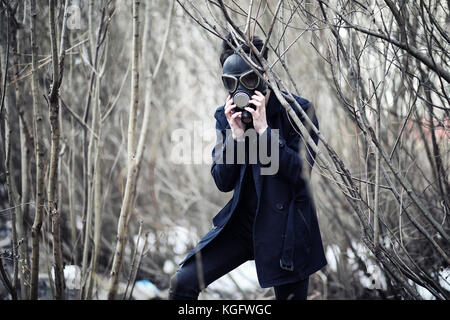 Postapocalyptic Woman Outdoors In A Wasteland Stock Photo - Download Image  Now - Movie, Women, Apocalypse - iStock