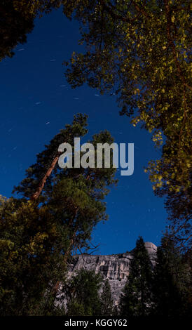 The night sky rises over Yosemite Valley in Yosemite National Park. Stock Photo