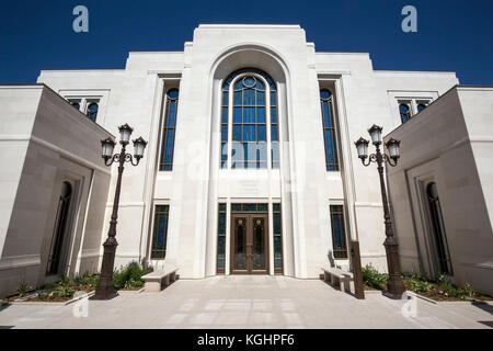 Temple mormon de l'eglise de Jesus Christ des Saints des Derniers Jours, Le Chesnay, France *** Mormon temple of the church Jesus Christ des Saints des Derniers Jours, Le Chesnay, France Stock Photo