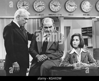 MARY TYLER MOORE SHOW CBS TV sitcom 1970-1977 with from left: Ted Knight, Ed Asner, Mary Tyler Moore Stock Photo