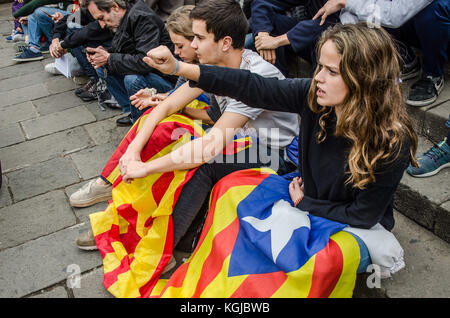 Naples, Italy. 08th Nov, 2017. Barcelona, Catalonia, Spain. 8th Nov, 2017. Demonstrators seen taking part in the general strike and gathered in the Cathedral Place while holding the Catalonia flag during the rally.Tens of thousands of protesters make their way until Saint Jaume square to rally and participate in the general strike in support of the Catalan political prisoners and against the intervention of the Spanish states in Catalonia. This regional strike falls within the week of fight and protest calling for the release of political prisoners, the suspension of article 155 of the Spanish Stock Photo
