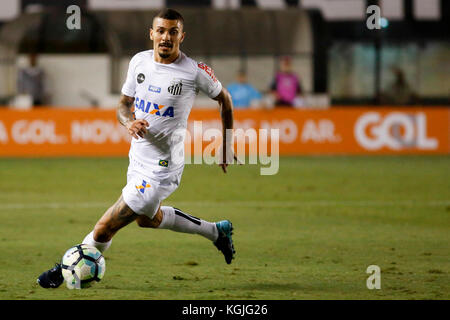 Santos, Brazil. 08th Nov, 2017. Alison during the match between Santos and Vasco held at the Urban Stadium Caldeira, Vila Belmiro, in Santos. The match is valid for the 33rd round of the Brasileirão 2017. Credit: Marco Galvão/FotoArena/Alamy Live News Stock Photo