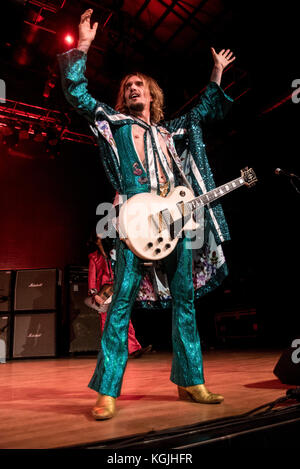 Milan, Italy. 08th Nov, 2017. Justin Hawkins perfoms with The Darkness at Alcatraz in Milan, Italy 8th november 2017 Credit: Alberto Gandolfo/Alamy Live News Stock Photo