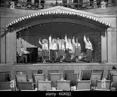 Brighton Rock (1947) , Hermione Baddeley     Date: 1947 Stock Photo