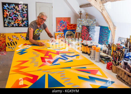 Artist Ed Buziak creating abstract artwork in studio - France. Stock Photo
