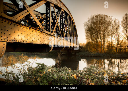 A Metal railway bridge over the River Thames at Culham, Oxfordshire Stock Photo