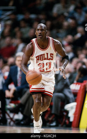 michael-jordan-competing-for-