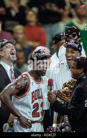 Michael Jordan competing for the NBA Chicago Bulls during the 1997 NBA Finals . Stock Photo