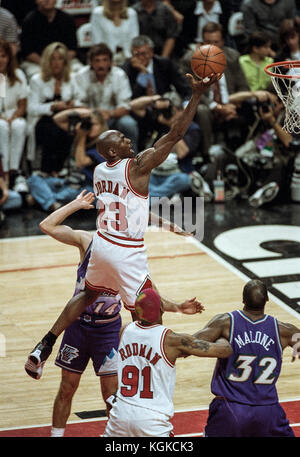 Michael Jordan competing for the NBA Chicago Bulls during the 1997 NBA Finals . Stock Photo