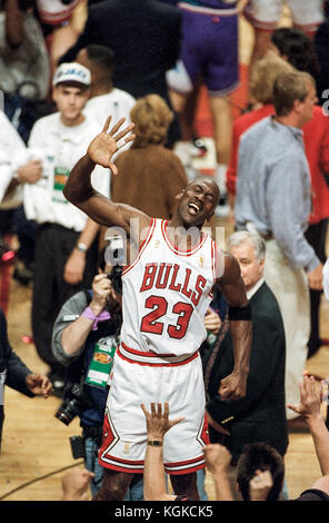 Michael Jordan competing for the NBA Chicago Bulls during the 1997 NBA Finals . Stock Photo