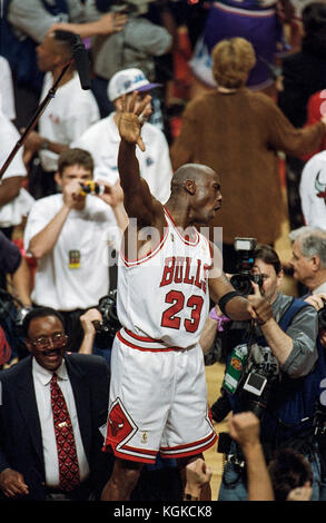 Michael Jordan competing for the NBA Chicago Bulls during the 1997 NBA Finals . Stock Photo