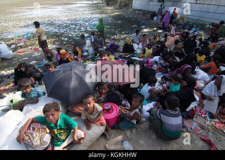 More Rohingya entering in Bangladesh Stock Photo