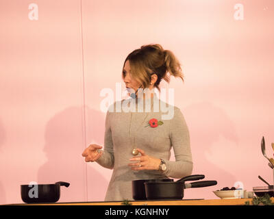 Manchester, UK. 9th Nov, 2017. Candice Brown, the winner of The Great British bake Off performing a baking demonstration at the Cake and Bake show in Manchester. She has just been announced as a contestant on the new series of dancing on Ice. Credit: Chris Rogers/Alamy Live News Stock Photo