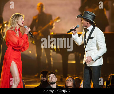 Nashville, Tennessee, USA. 8th Nov, 2017. Musicians FAITH HILL and TIM MCGRAW perform at the 51st Annual CMA Awards that took place at the Bridgestone Arena. Credit: Jason Moore/ZUMA Wire/Alamy Live News Stock Photo