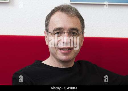 German writer David Safier poses during the presentation of his latest novel 'Y Colorin colorado... Tu' (trans: And all lived happily ever after... You) in Madrid, Spain.  Featuring: David Safier Where: Madrid, Community of Madrid, Spain When: 09 Oct 2017 Credit: Oscar Gonzalez/WENN.com Stock Photo