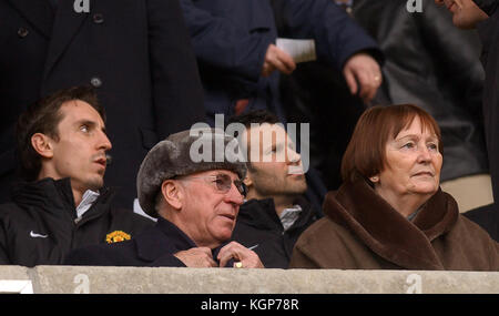 Football Sir Bobby Charlton and his wife Norma Wolverhampton Wanderers v Manchester United 17 January 2004 Stock Photo