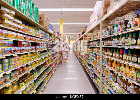 A typical food store or supermarket in the USA Stock Photo