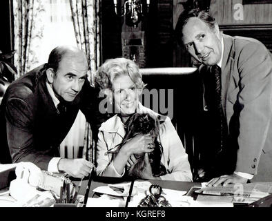 LOU GRANT CBS TV series 1977-1982 with from left: Ed Asner, Linda Kelsey, Robert Walden Stock Photo