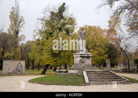 Kerepesi Cemetery (Kerepesi úti temető or Kerepesi temető, official name: Fiumei úti nemzeti sírkert, i.e. 'Fiume Road National Graveyard') - sculptur Stock Photo
